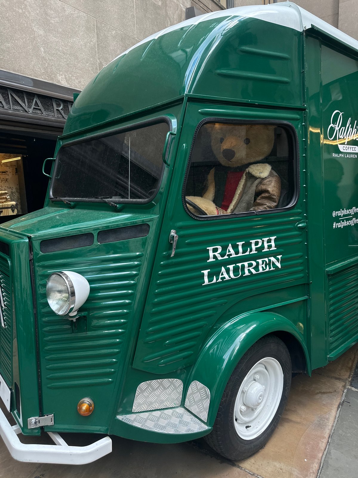 Ralph Lauren coffee truck draws customers on Fifth Avenue