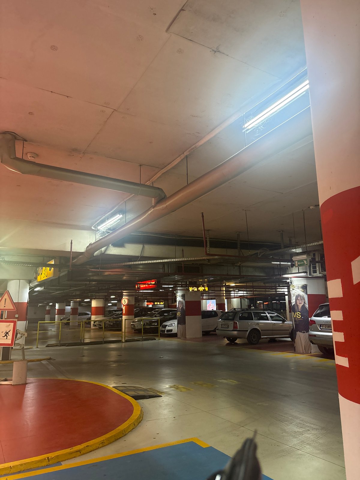 Witness documents commercial complex scenes over six minutes