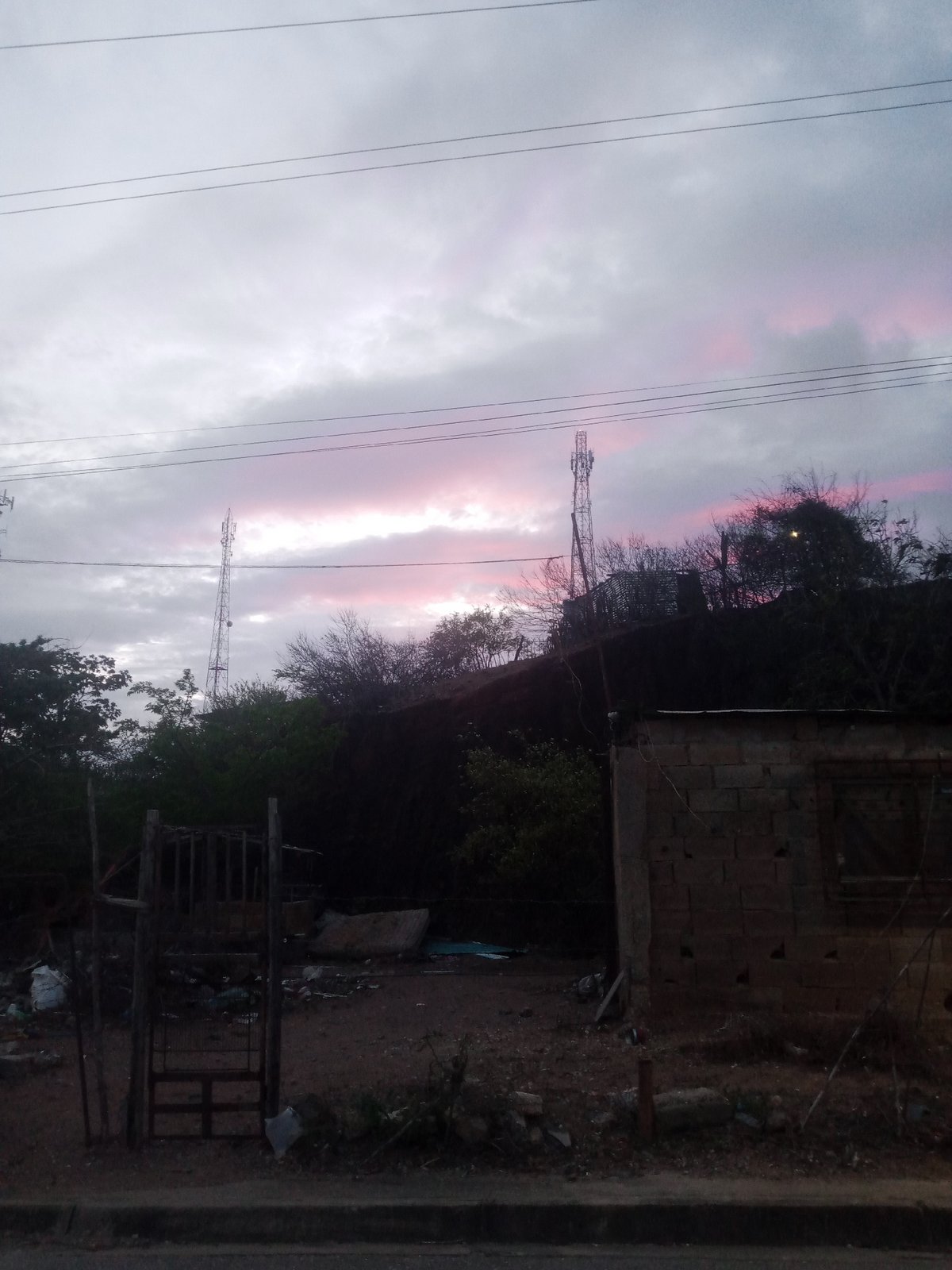 Evening life documented across Venezuelan towns during twilight hours