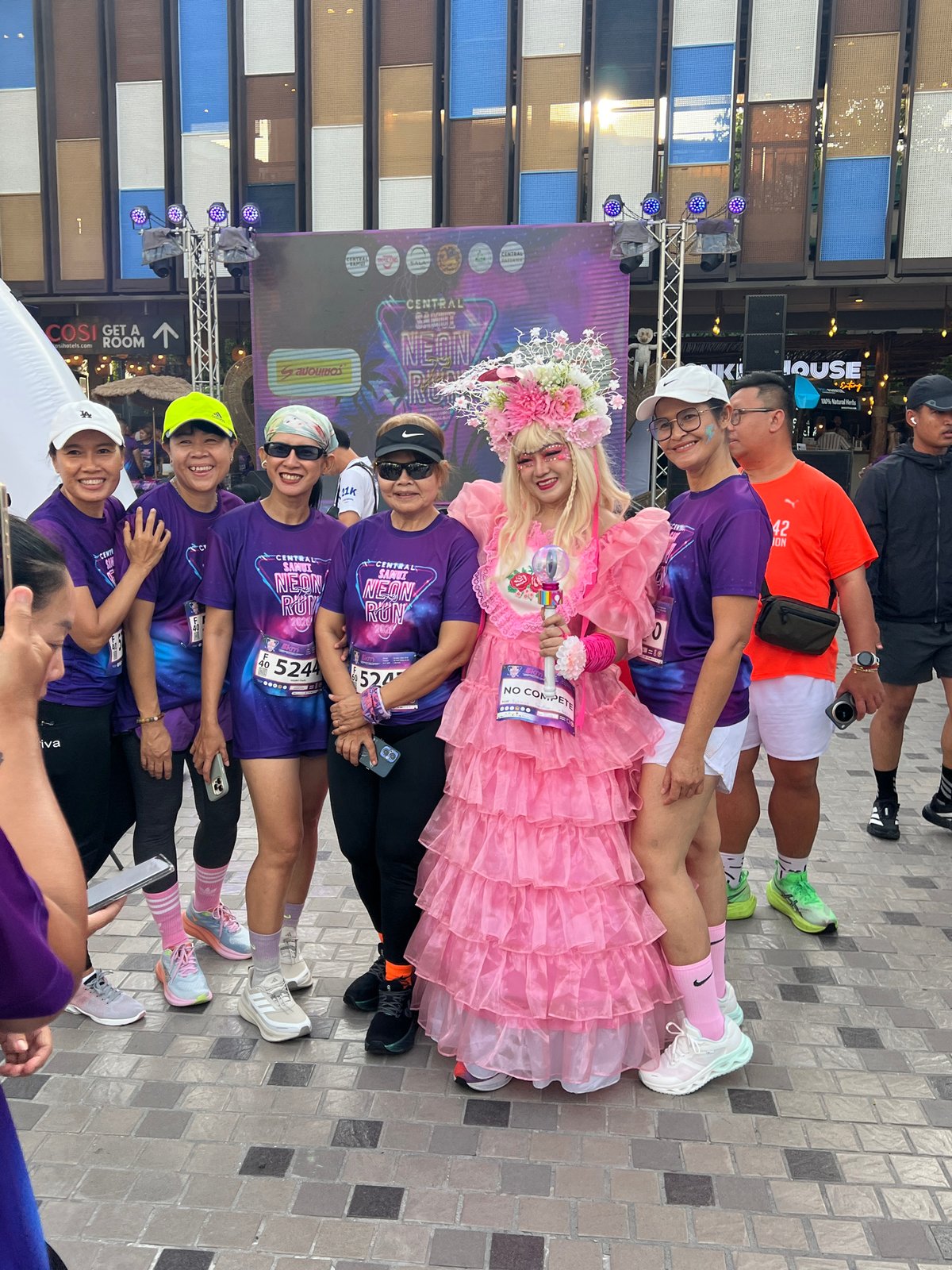 Central Samui Neon Run draws crowds in Thailand