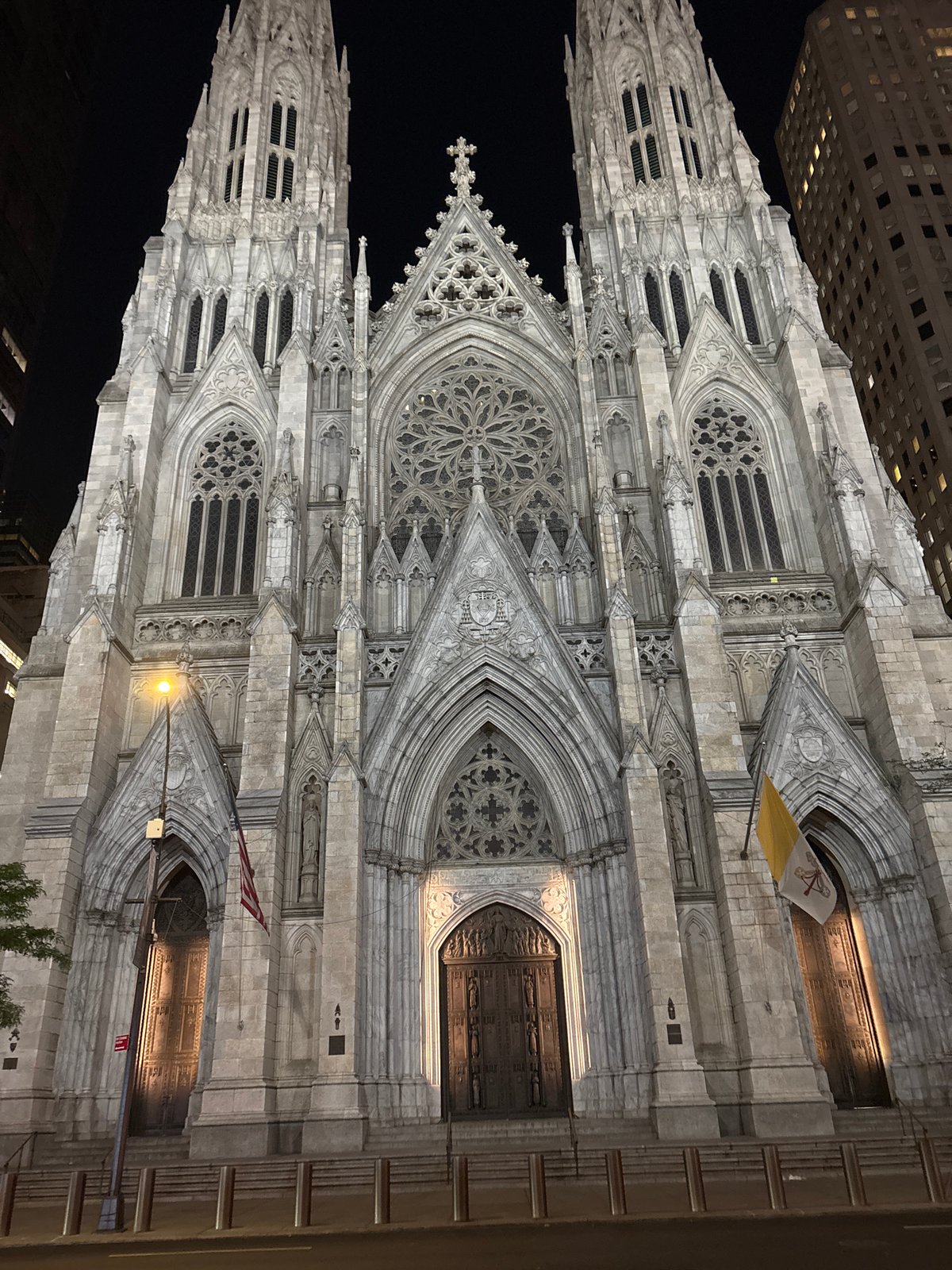 Early morning photo walk captures illuminated Manhattan landmarks