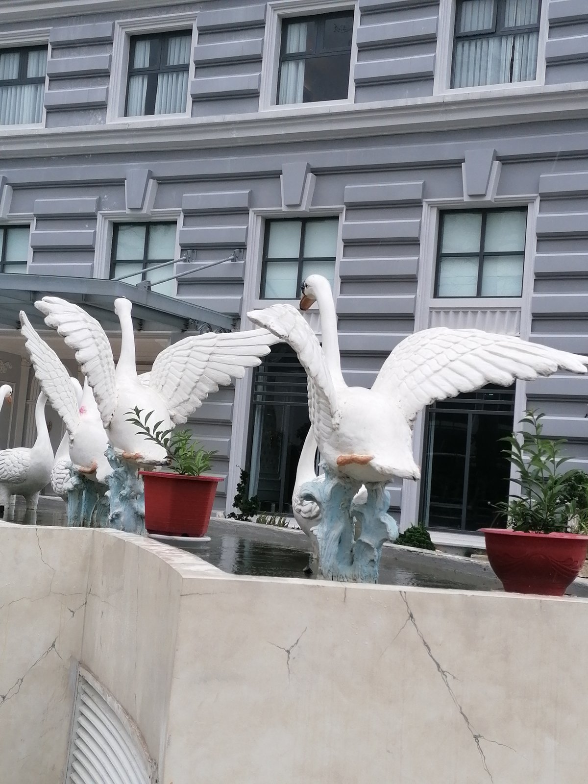 Decorative garden sculptures and topiaries documented in Da Lat