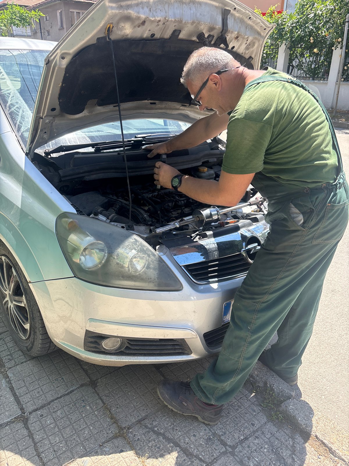 Car repair in progress on Vidin street