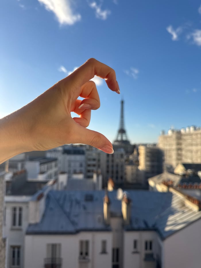 Tourist documents personal Paris experience through afternoon photo session