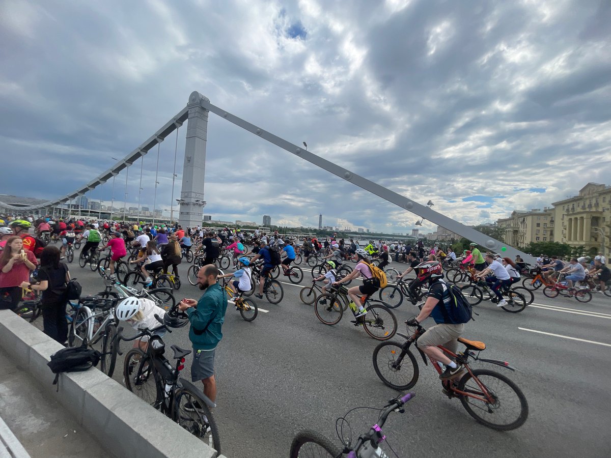 Cyclist group crosses bridge as witness documents scene