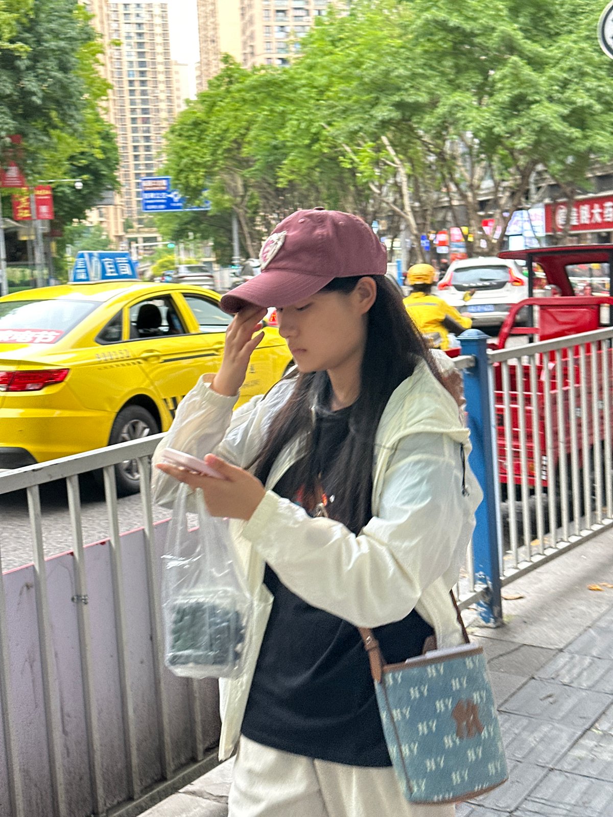 Daily life scenes documented across Shapingba District sidewalks