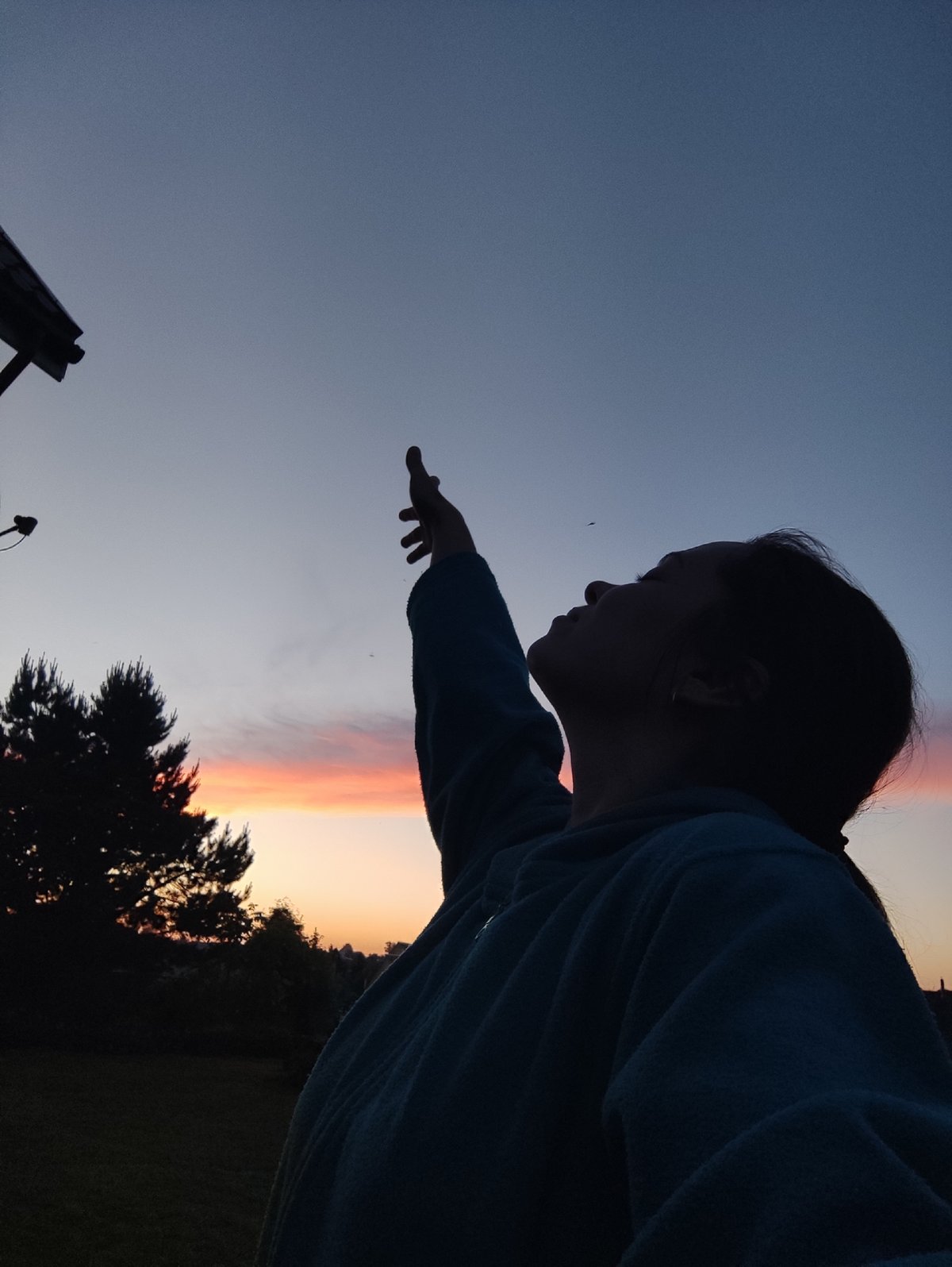 Witness documents dramatic sunset sequence in rural Russia