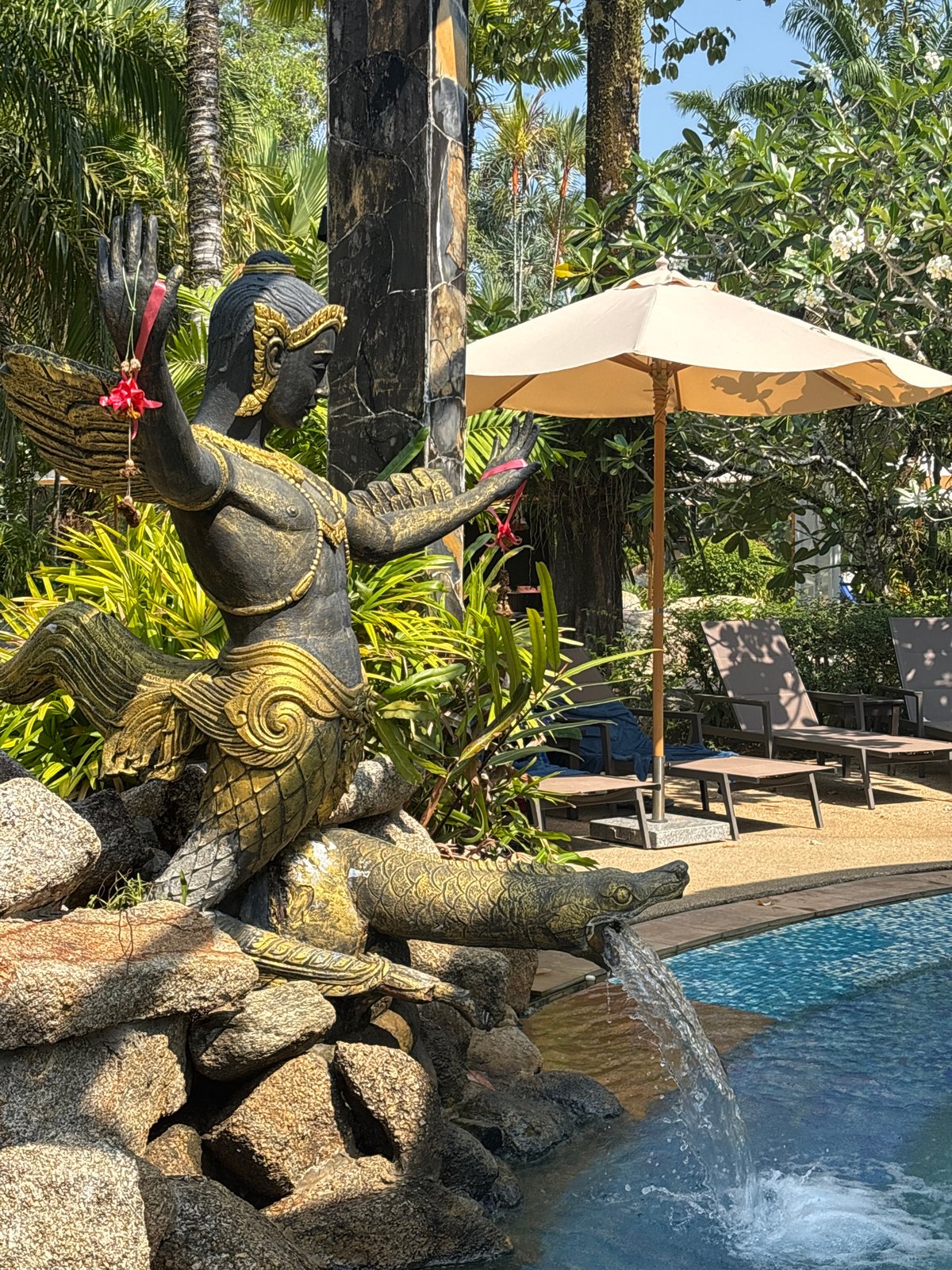 Resort details and accessibility signage observed in Khok Kloi