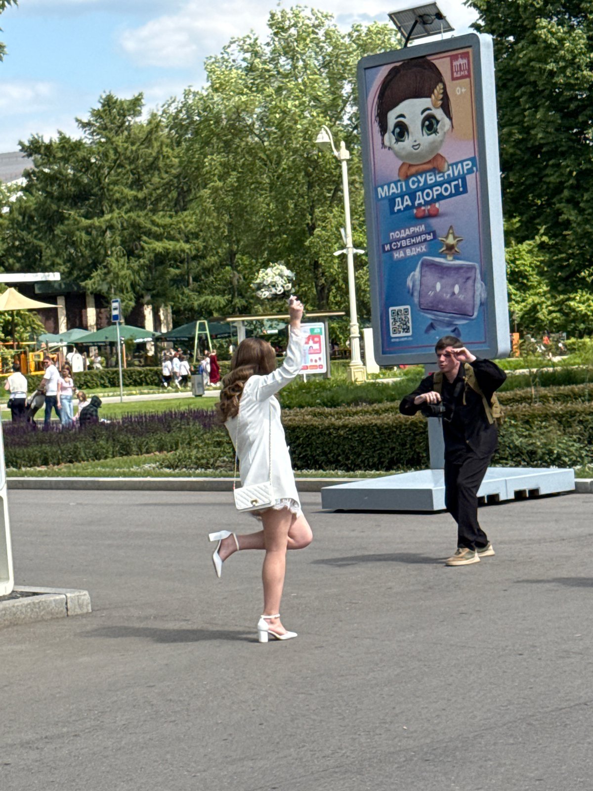 Families visit Soviet space and aviation exhibits at Moscow's VDNKh