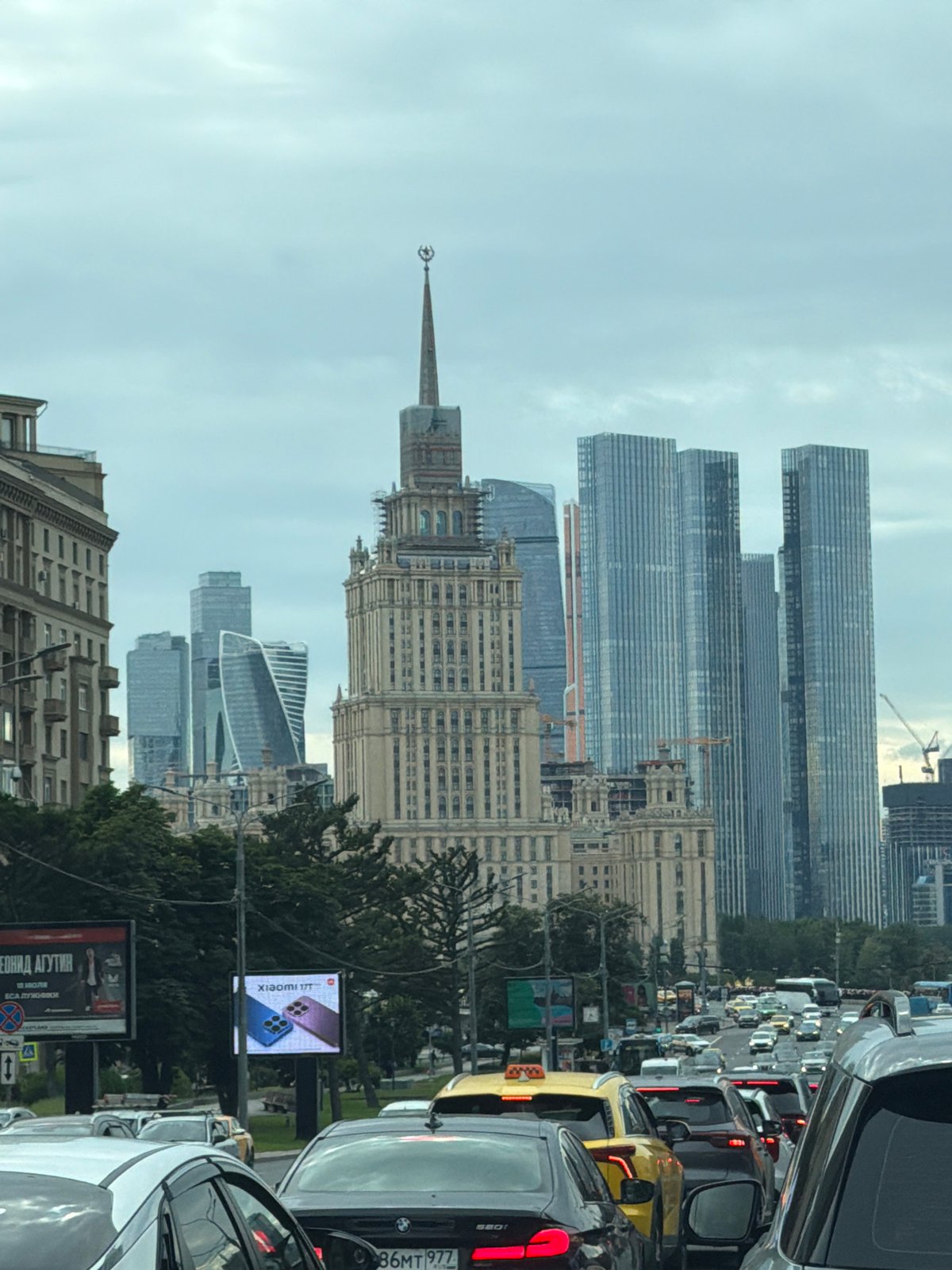 Moscow afternoon: streets, flowers, and museum interiors