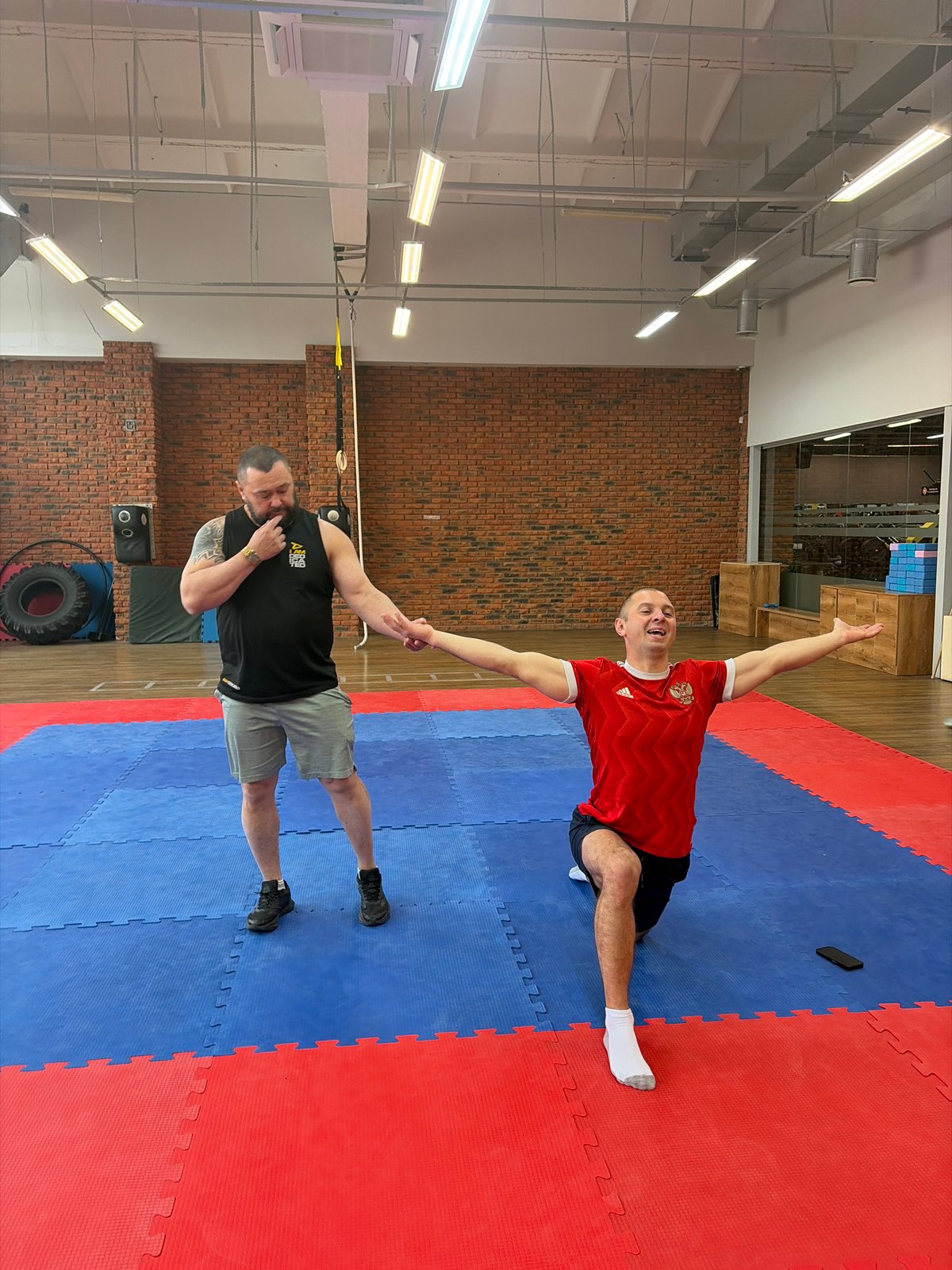 Early morning workout session documented at Chaikovsky gym