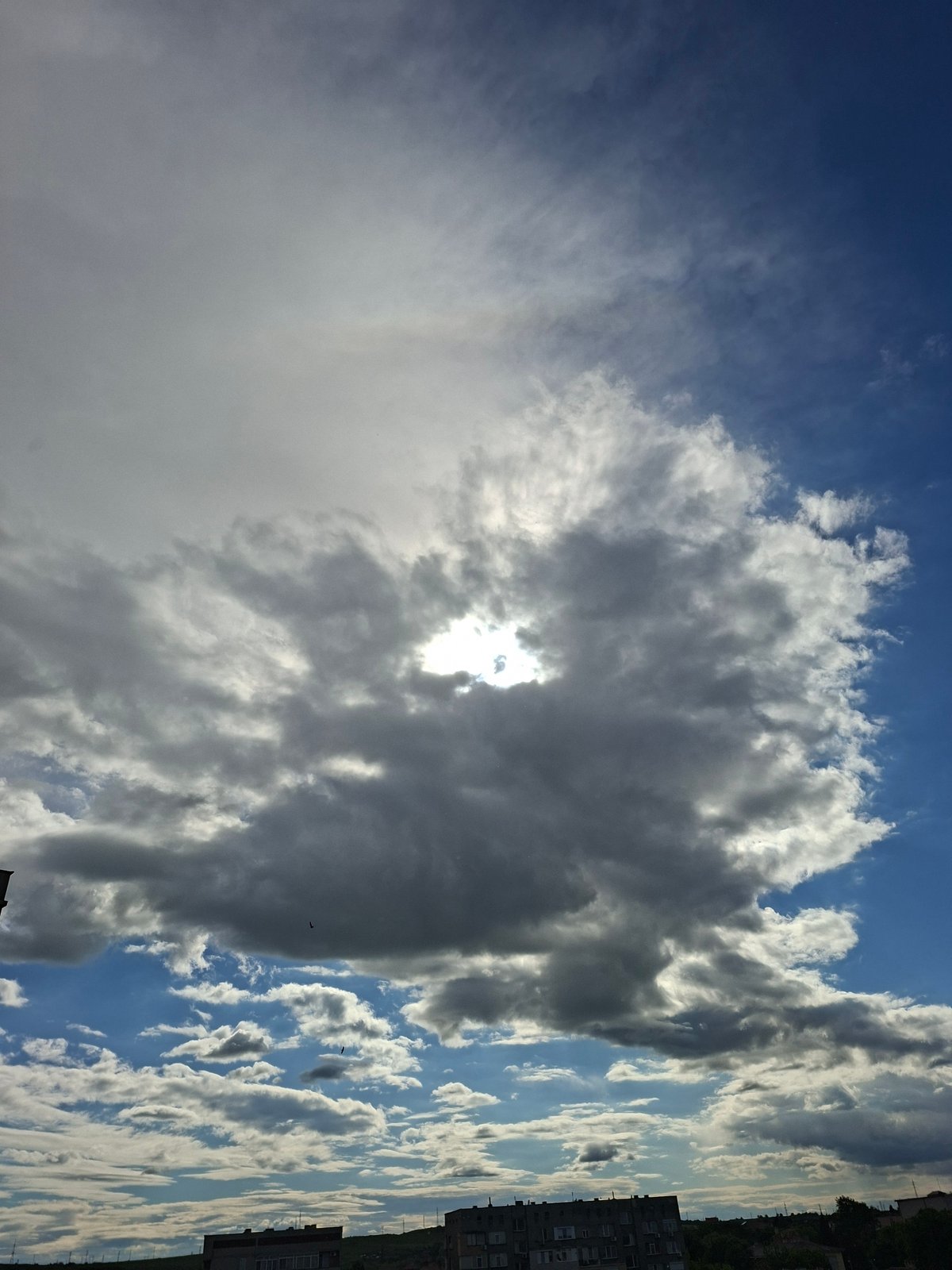 Observer documents dramatic skies and indoor bonsai in Galabovo