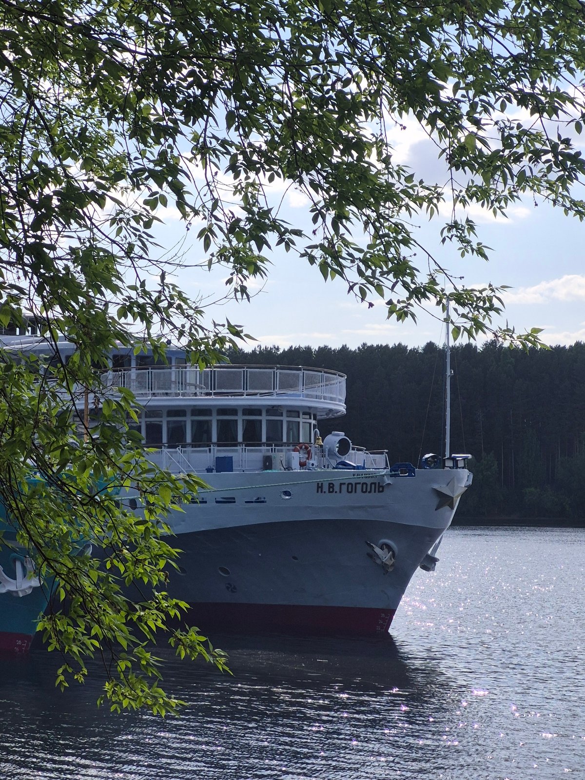 Russian river cruise ships dock amid market activity