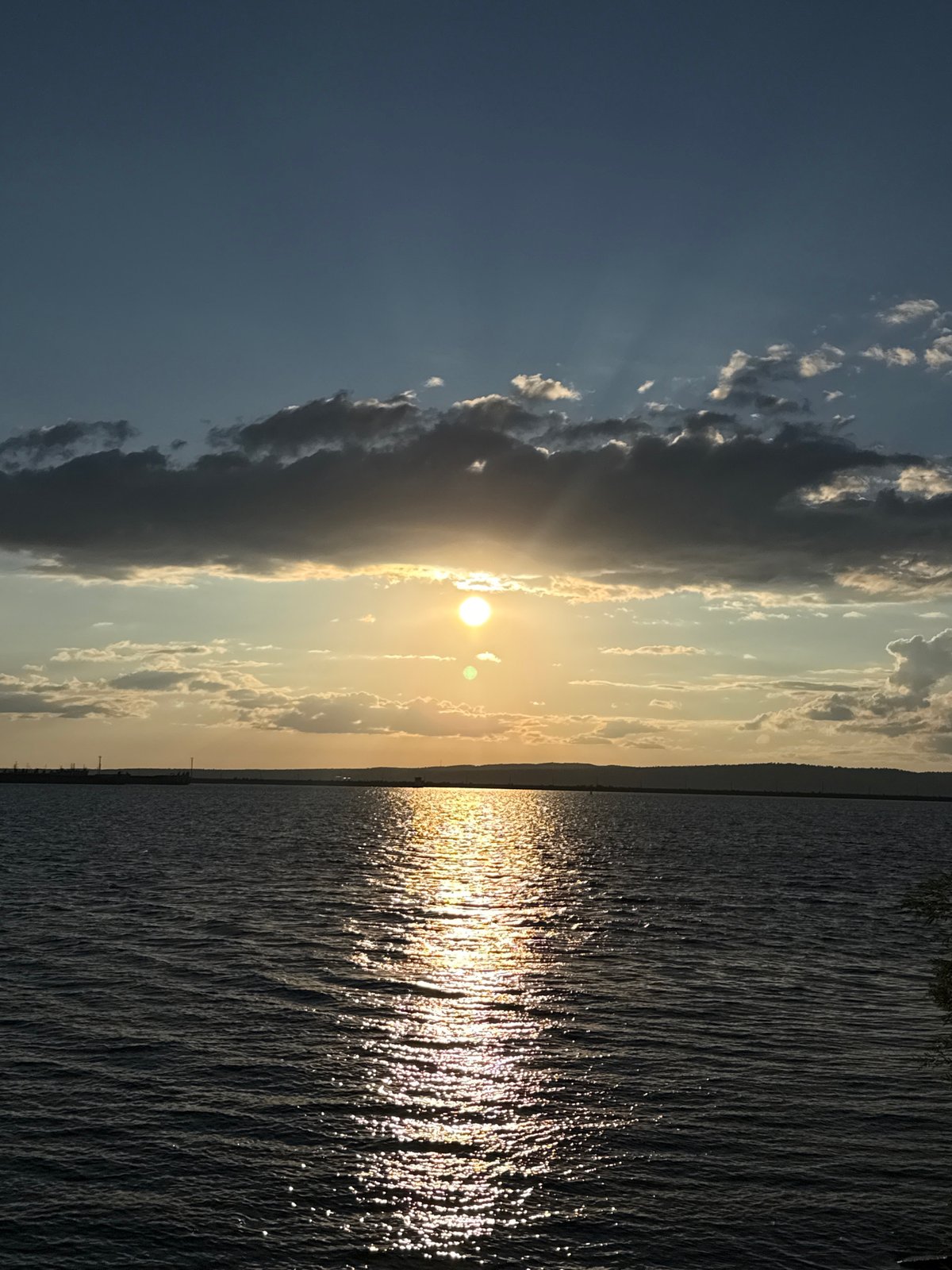 Sunset photography gathering draws observers to Kama River, Chaikovsky