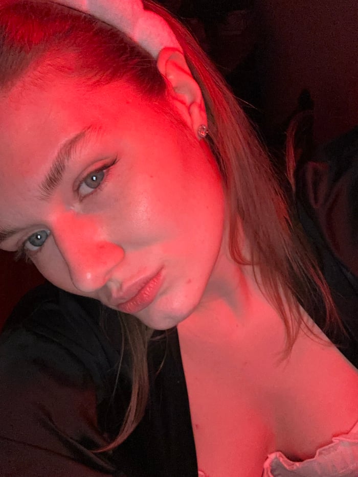 Woman documents evening routine with selfies in Kazan
