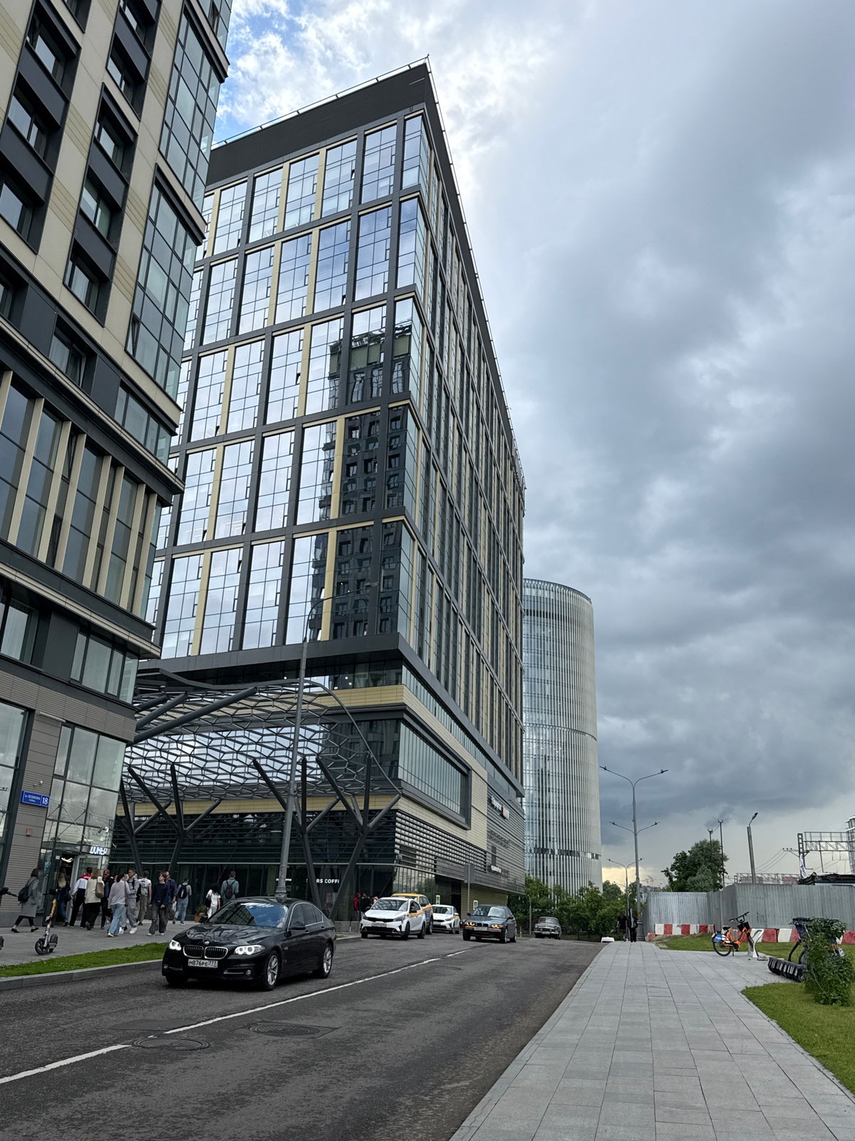 Ordinary afternoon on the streets of central Moscow