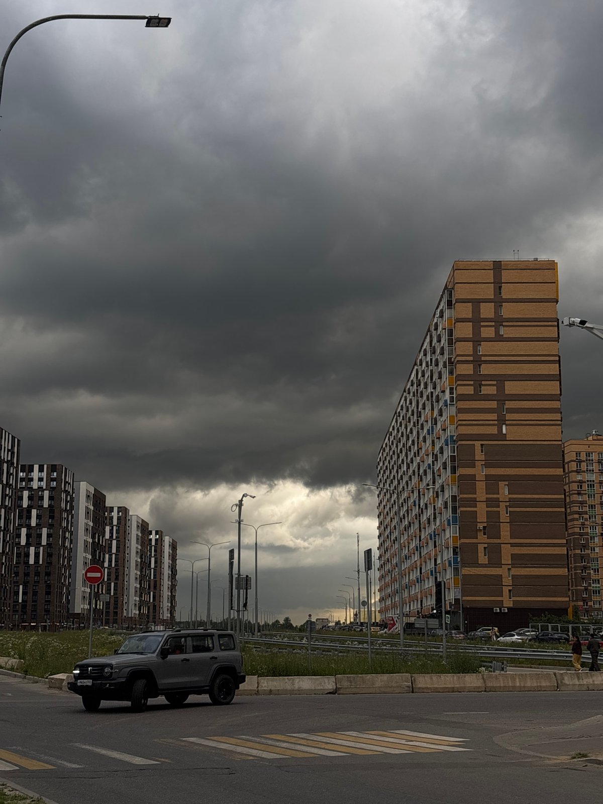 Storm rolls into a Moscow-area residential neighborhood