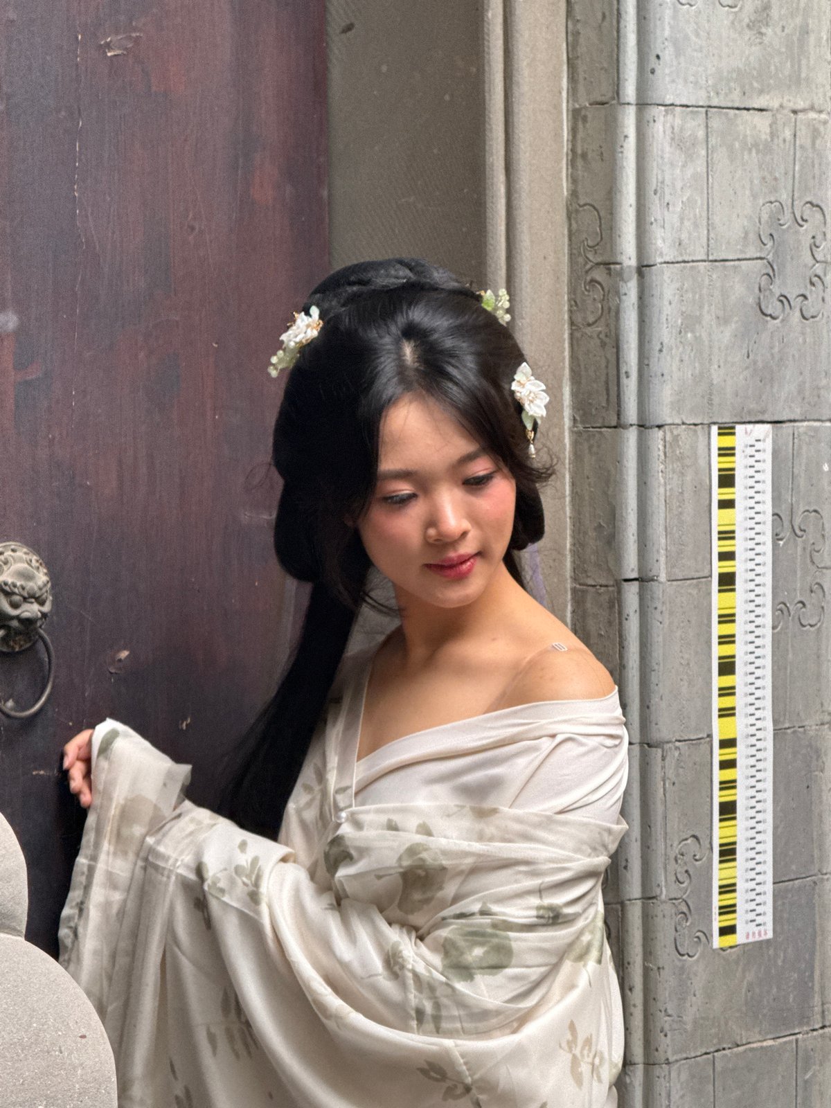 Traditional dress photography gathering at Chongqing historic sites