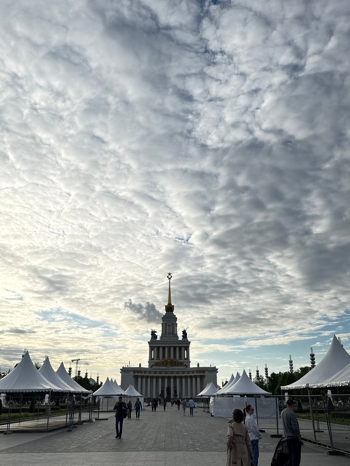 Festive scenes documented at Moscow's VDNKh exhibition grounds