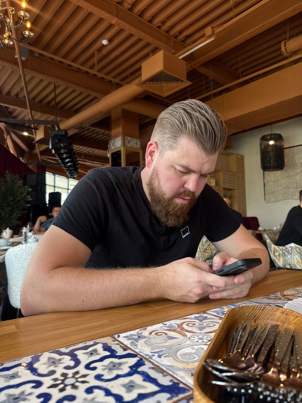 Smartphone users spotted across Veliky Novgorod locations
