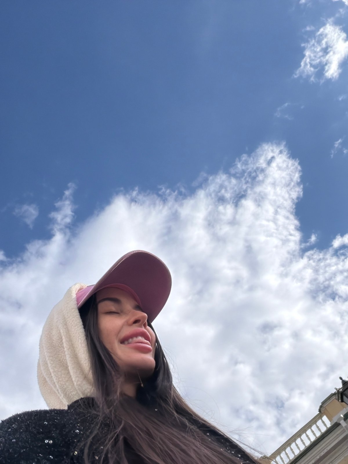 Tourist documents Saint Petersburg walking tour with selfies, architecture