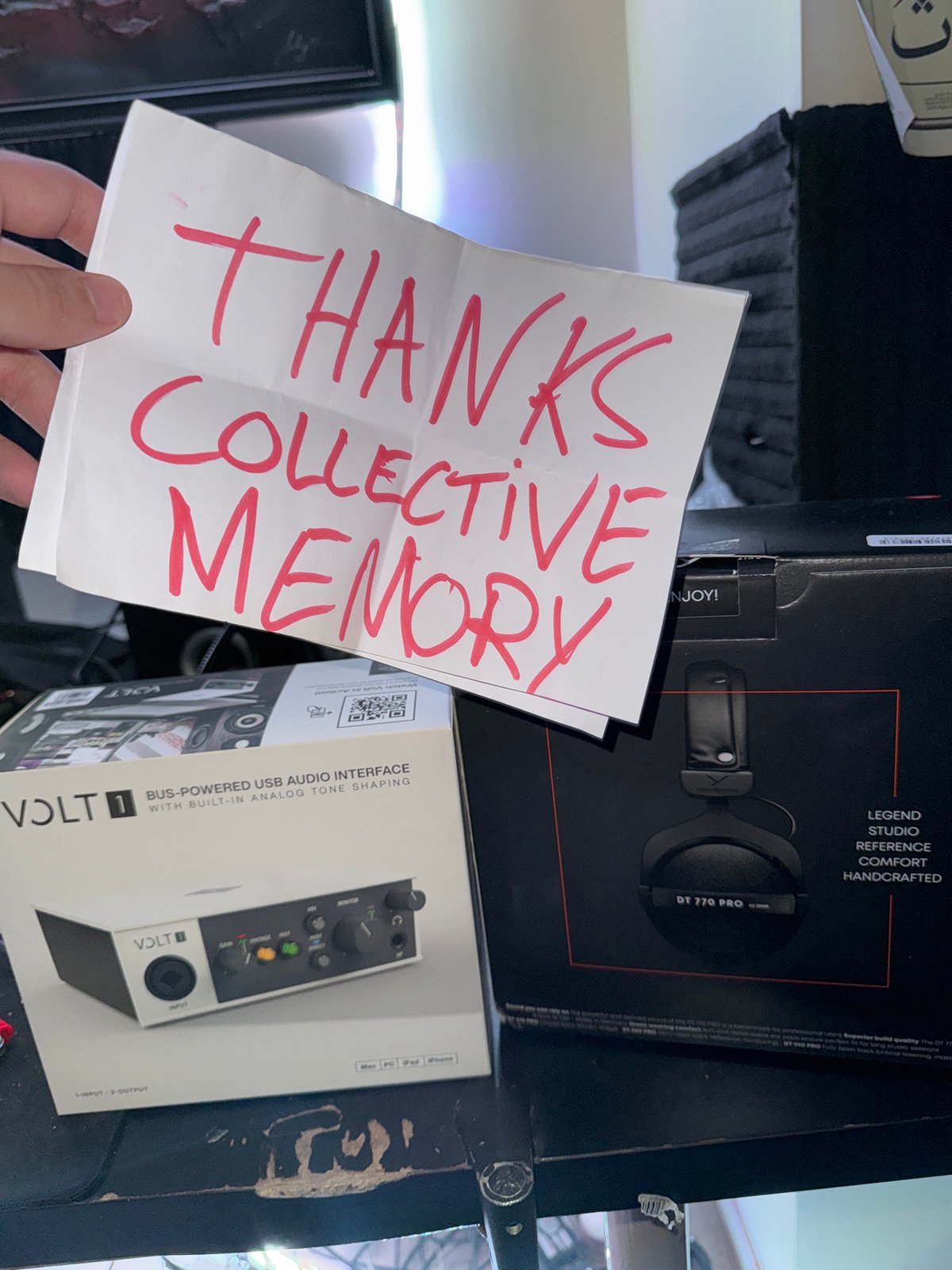 Person documents gratitude note to Collective Memory in France