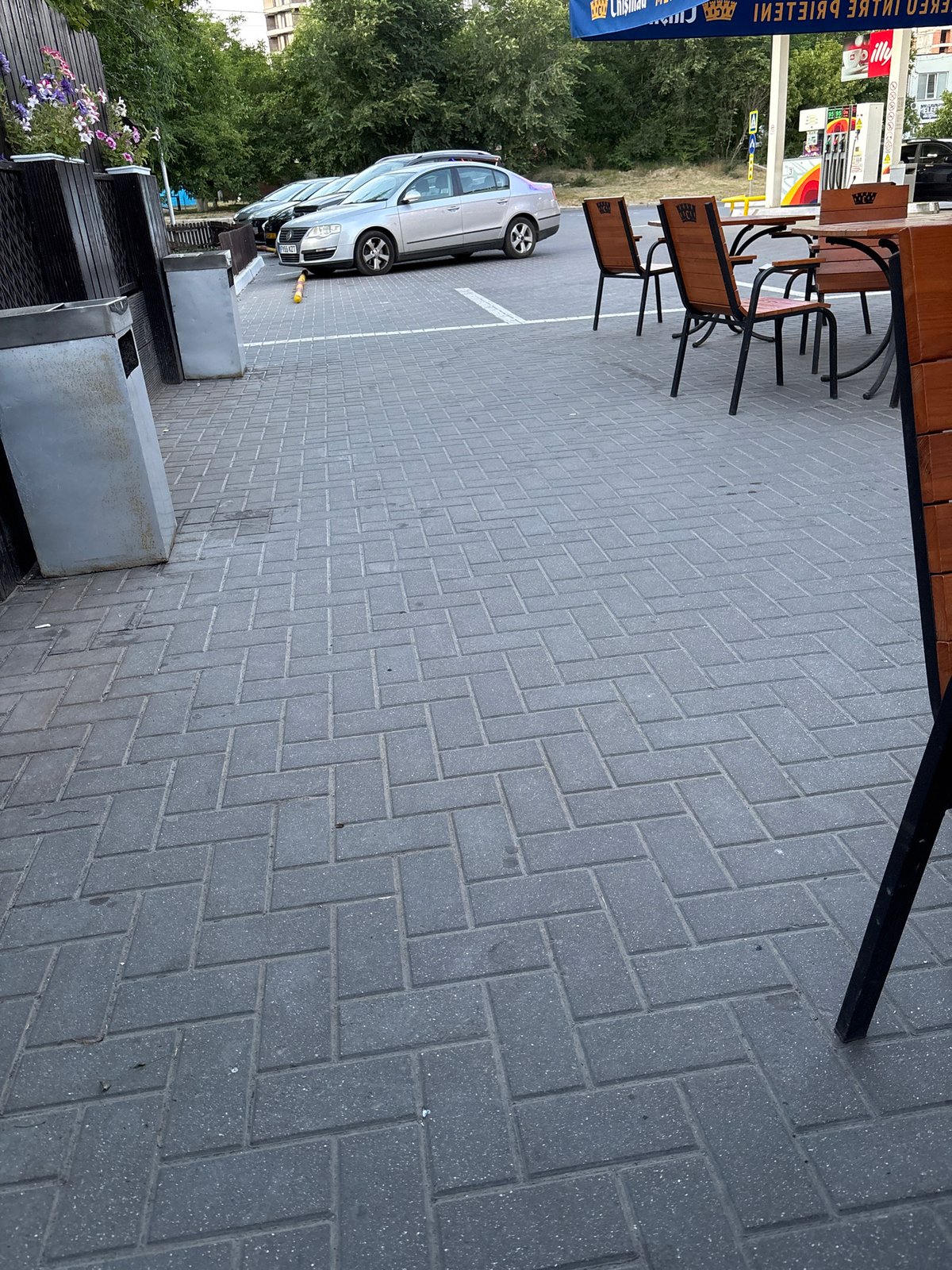 Outdoor café spot in Chișinău with street-side details