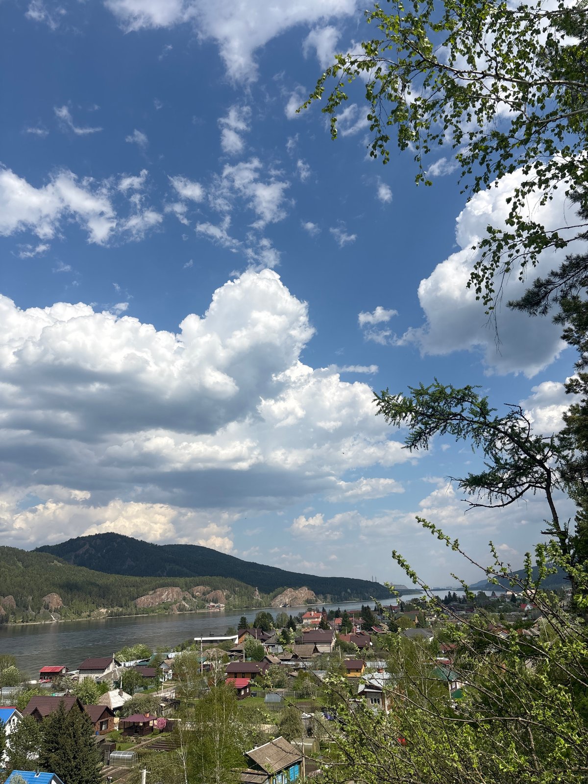 Morning scenes captured in riverside village of Овсянка, Russia