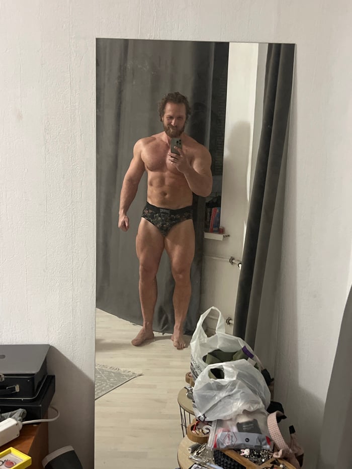 Man documents workout routine and pets in Saint Petersburg