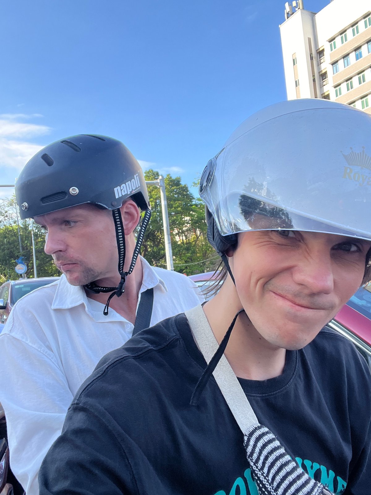 Morning motorcycle traffic documented in Đà Nẵng streets