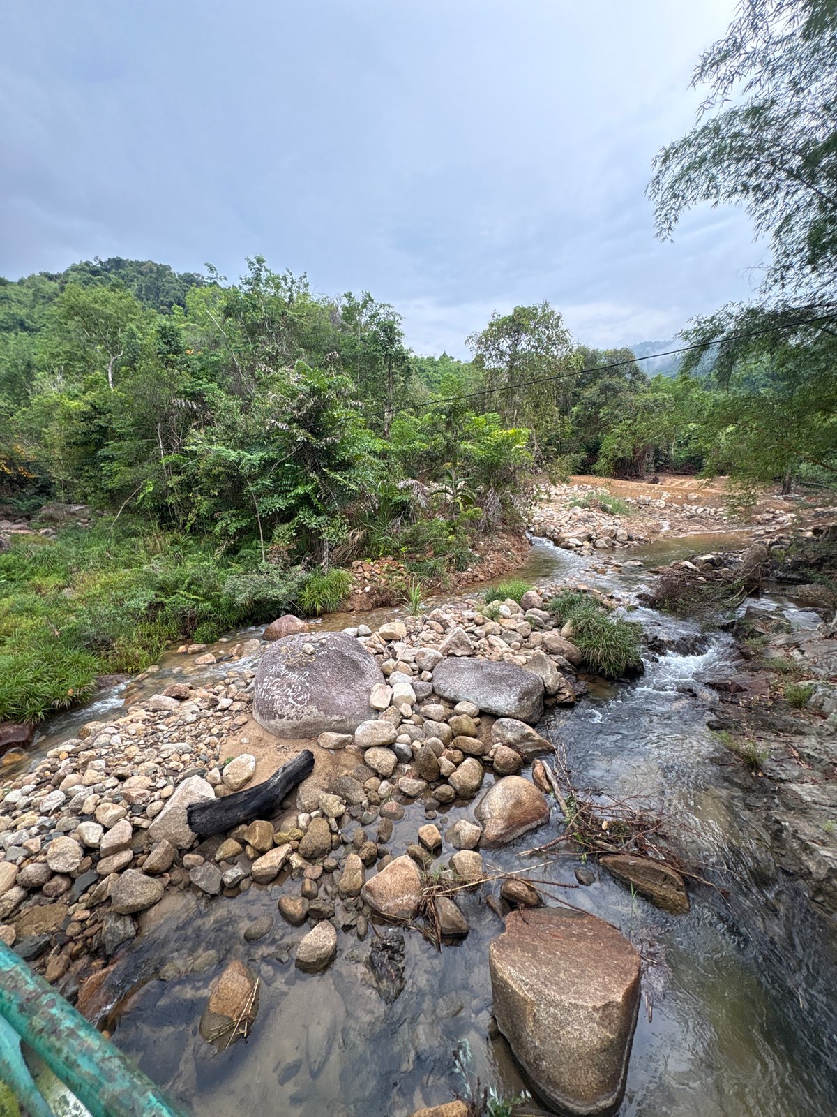 Rocky stream and suspension bridge documented in Khanh Vinh