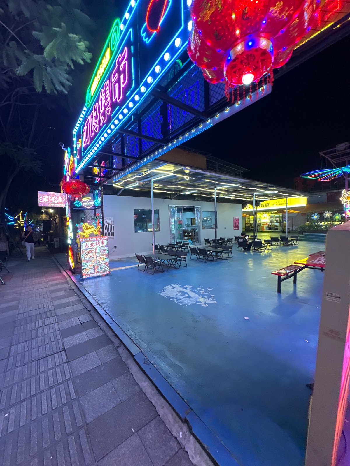 Nighttime street life documented in Chongqing High-tech Zone