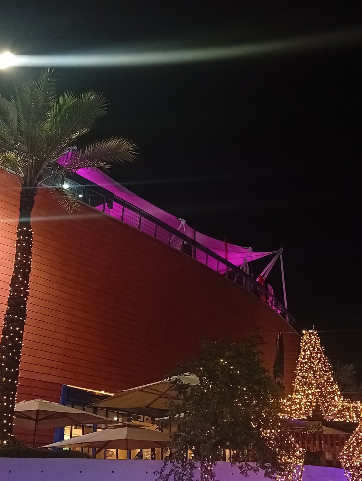 Night illumination captured at Porlamar commercial district
