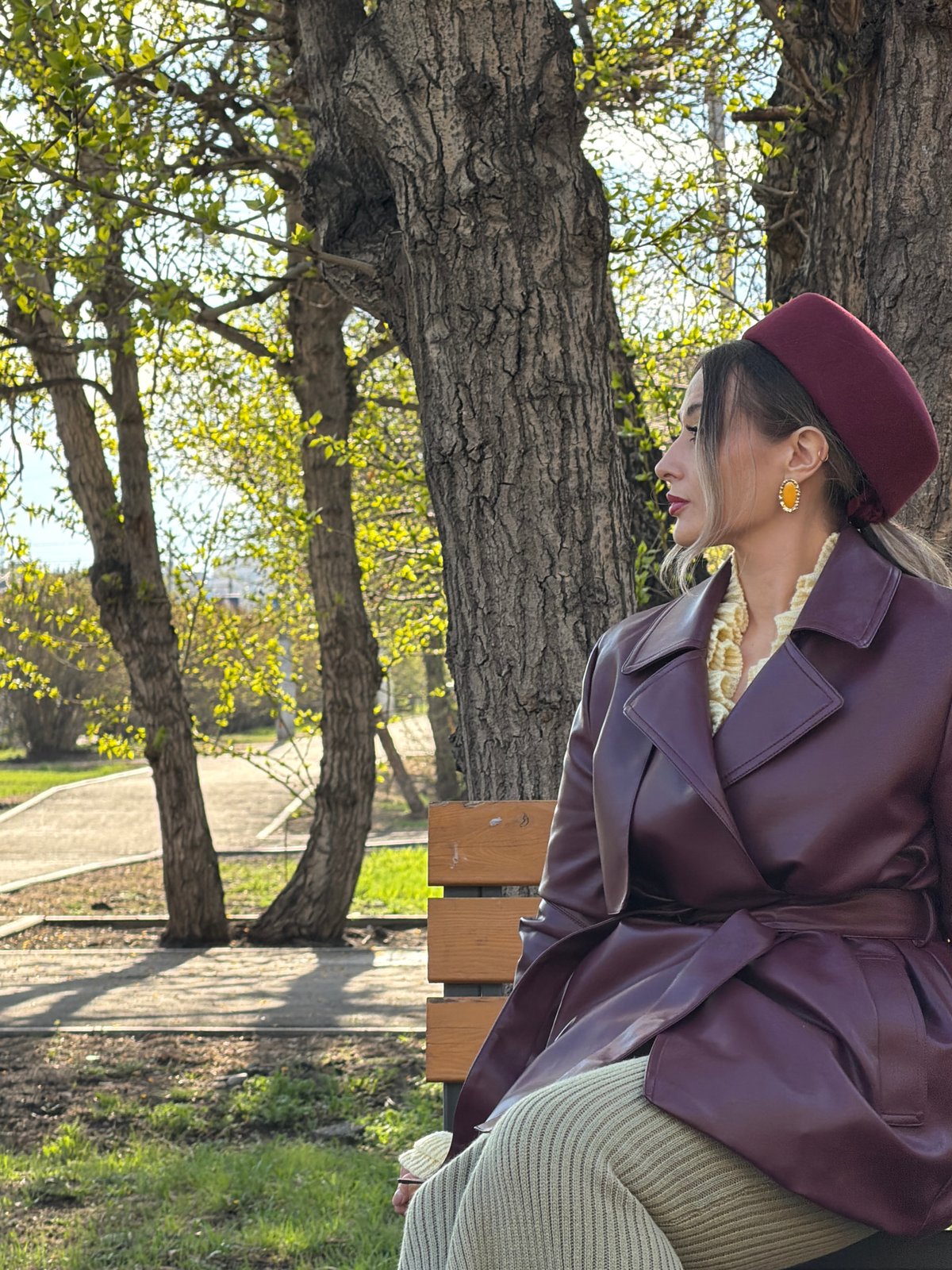 Woman in burgundy beret photographed in Krasnoyarsk park