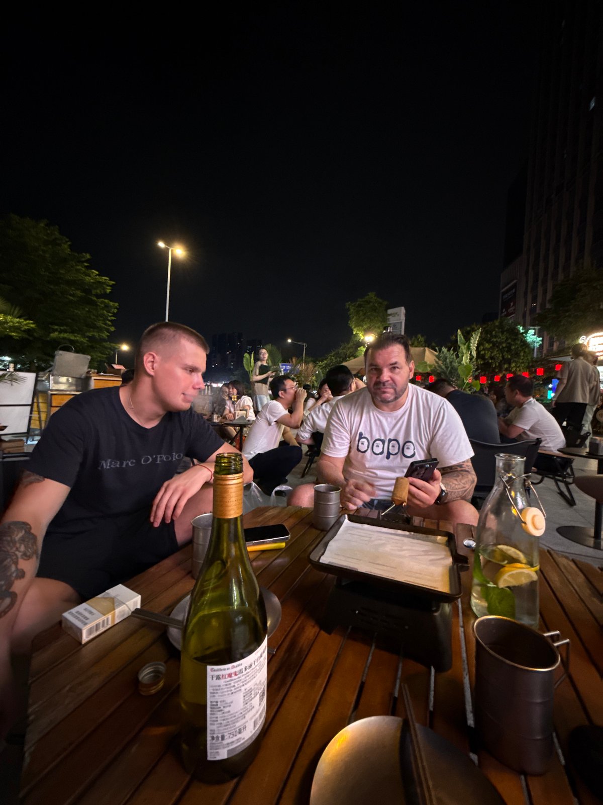 Evening outdoor dining scene in Haizhu District, China