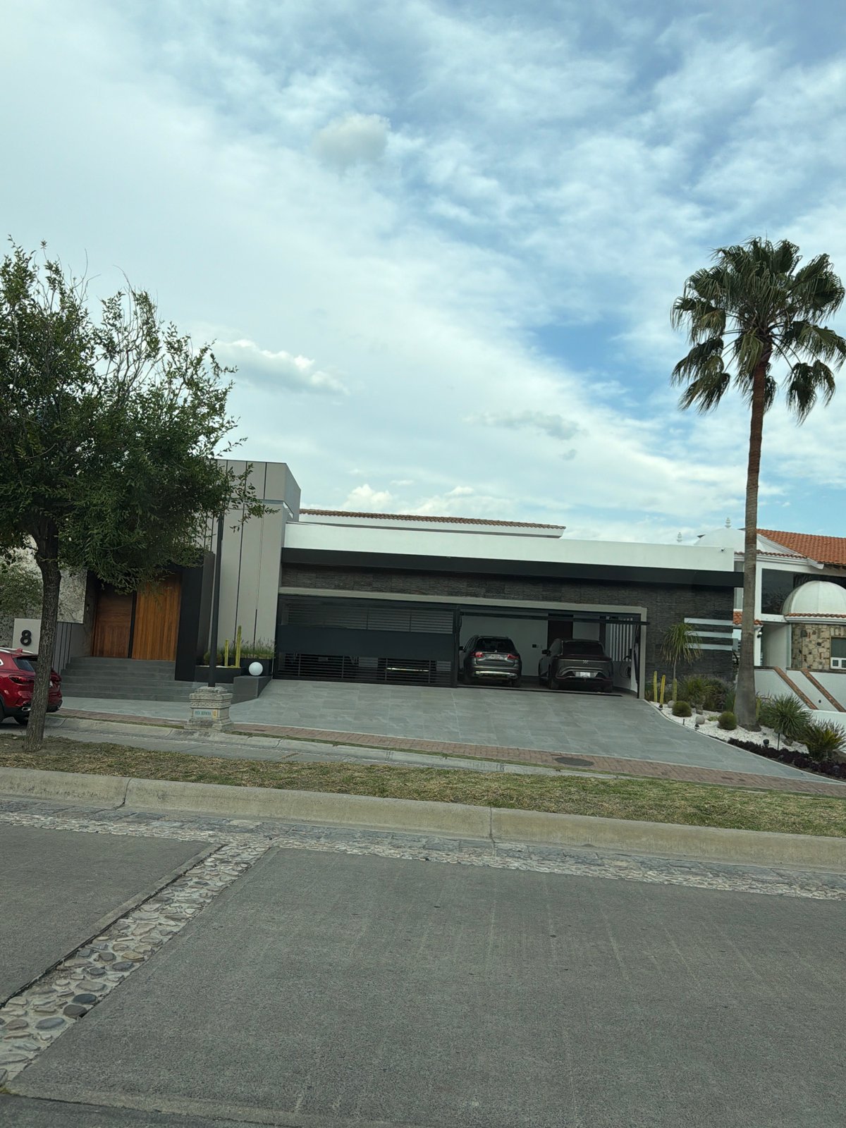Residential street scene captured in San Bernardino Tlaxcalancingo