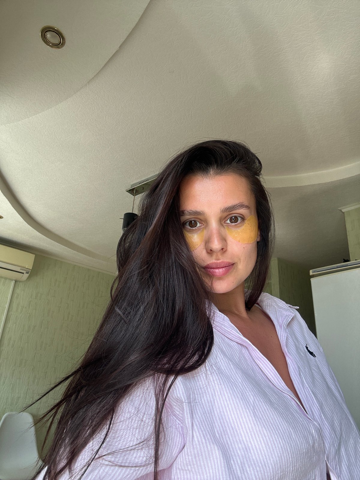 Morning at home in Chaikovsky: selfies, skincare, and quiet interiors