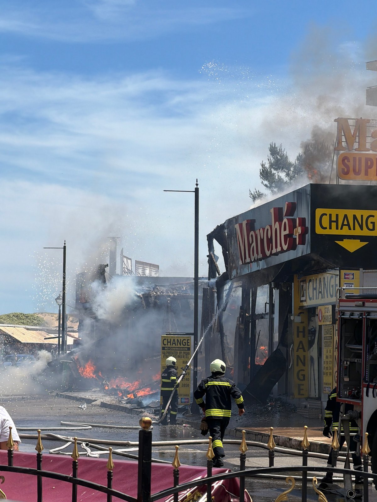 Marche+ Supermarket fire draws major emergency response in Nesebar