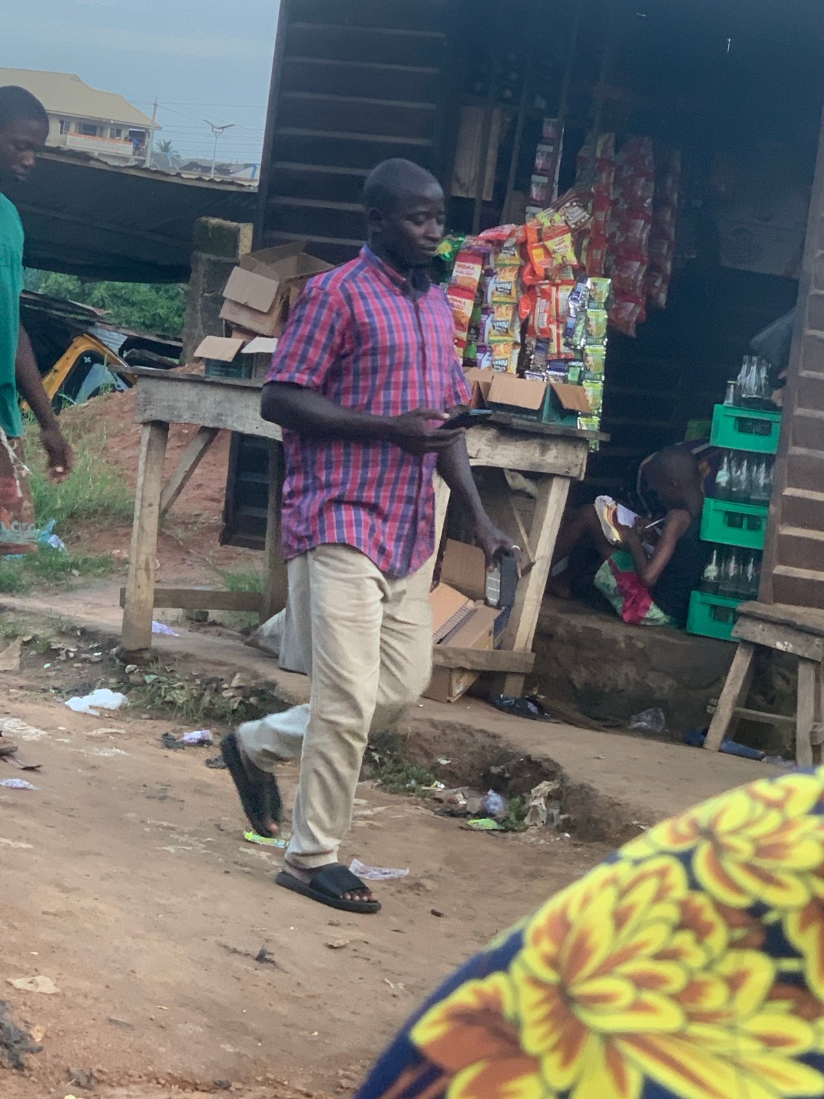 Everyday street life in Shagamu's dusty market quarter