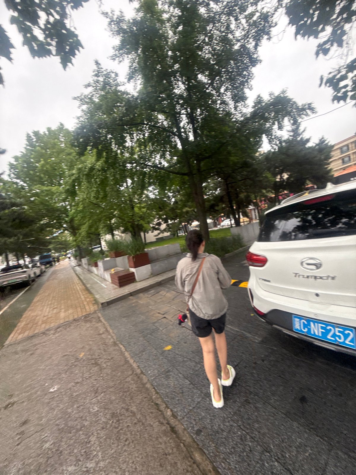 Qinhuangdao streets and cultural gift shops on a cloudy morning