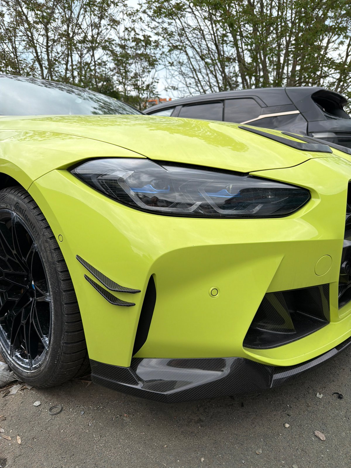 Chartreuse car and grocery shopping observed in Burgas