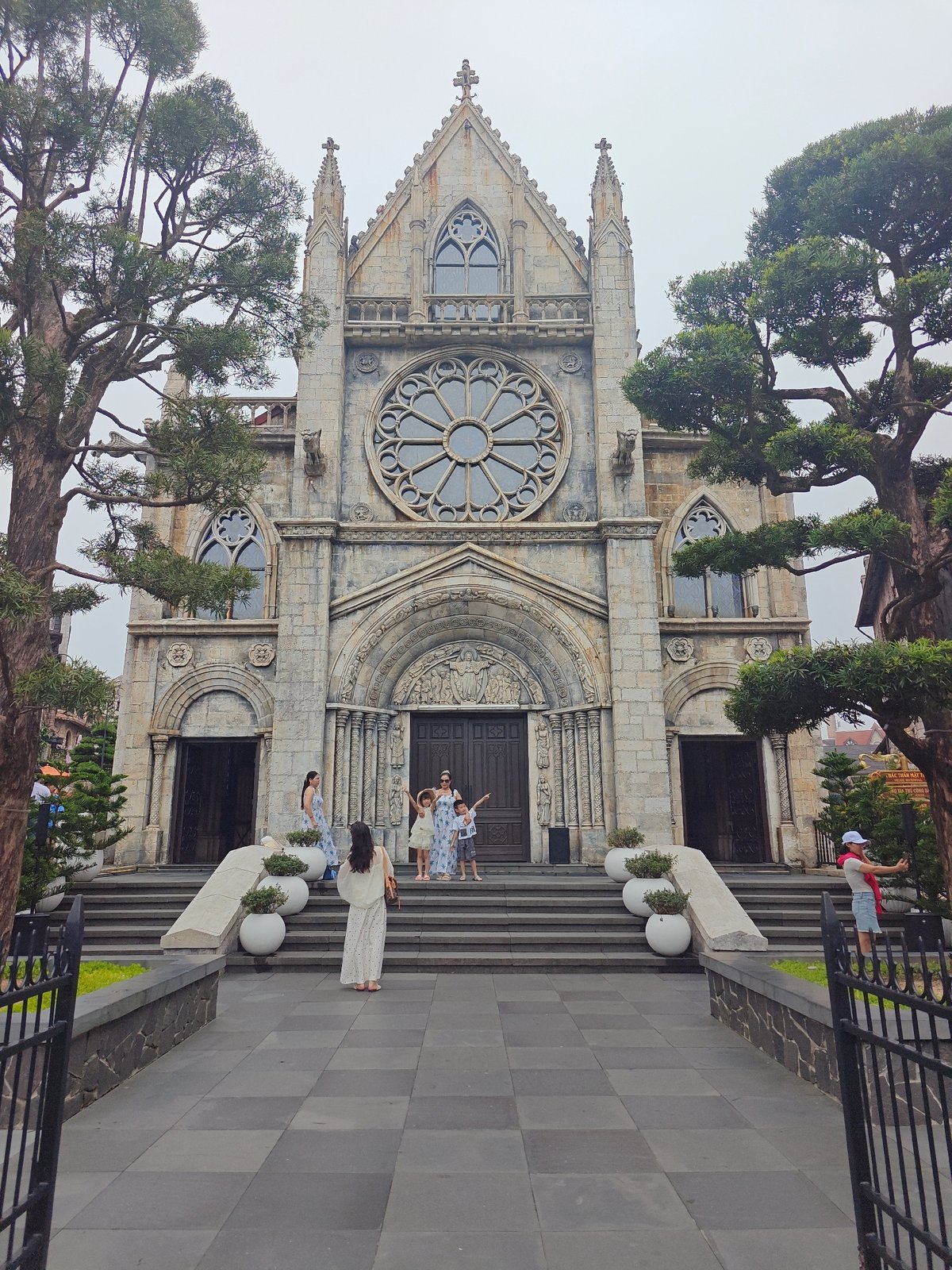 Ba Na Hills cable cars, construction fog, and Pop Mart collectibles