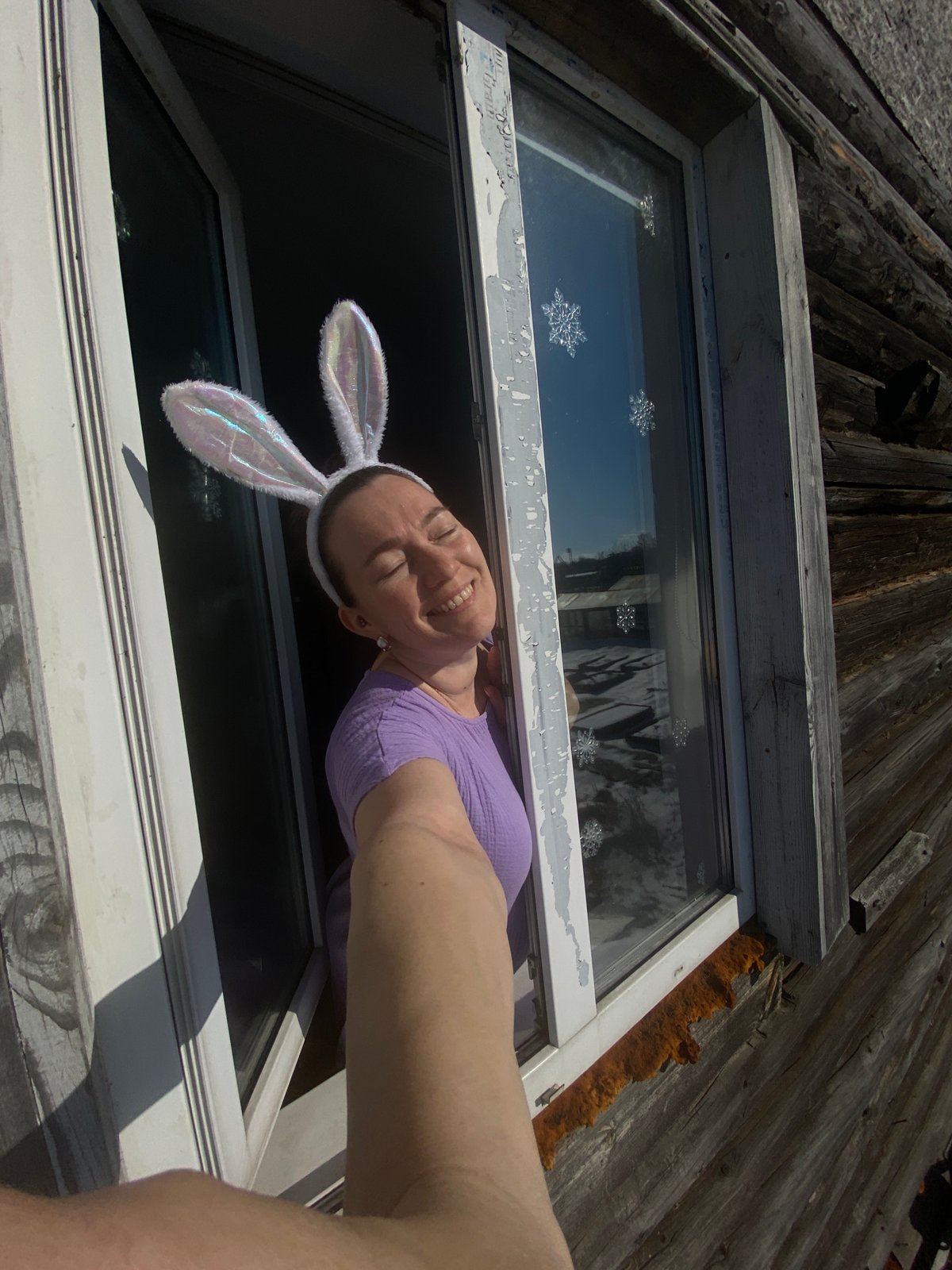 Spring moments captured in snowy Russian village Ольховка