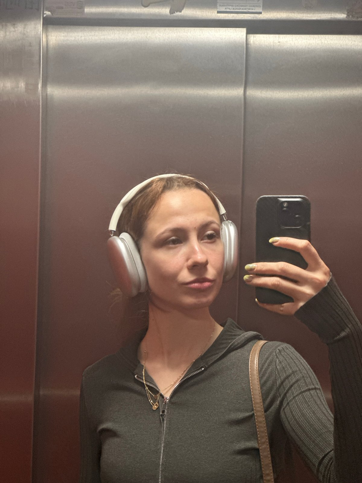 Woman takes elevator selfie in Novi Sad