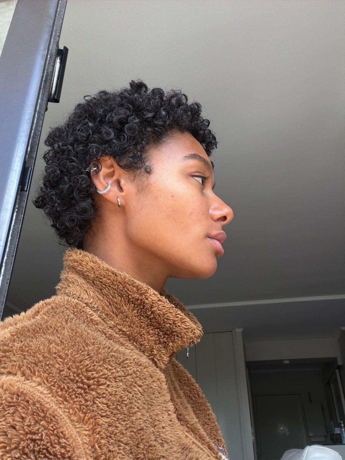 Portrait photos captured indoors in Champs-sur-Marne