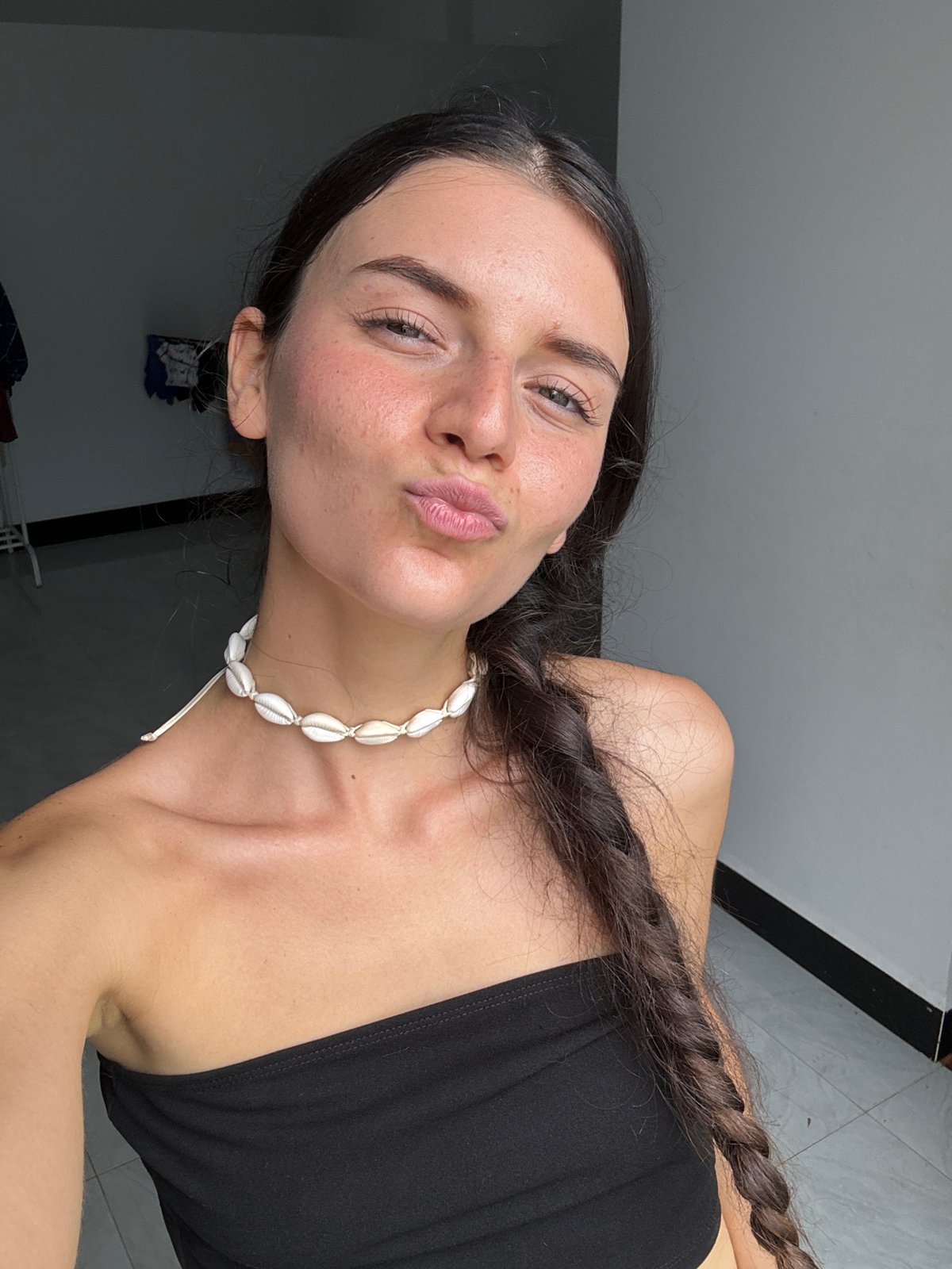 Woman photographed in multiple poses during Mũi Né photo session