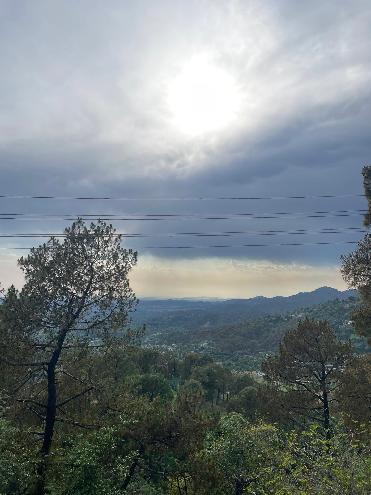 Tourist captures daily life scenes across Dharamshala, India