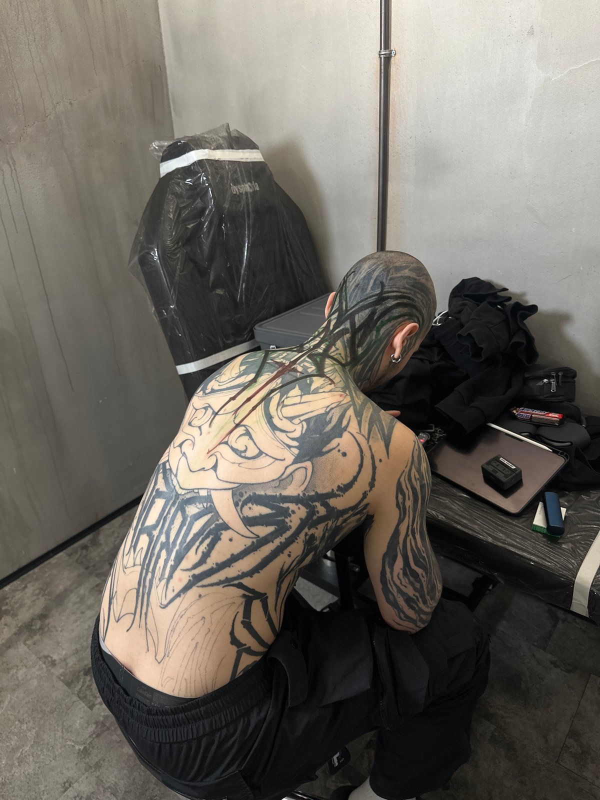 Extensive tattoo session documented at Moscow studio