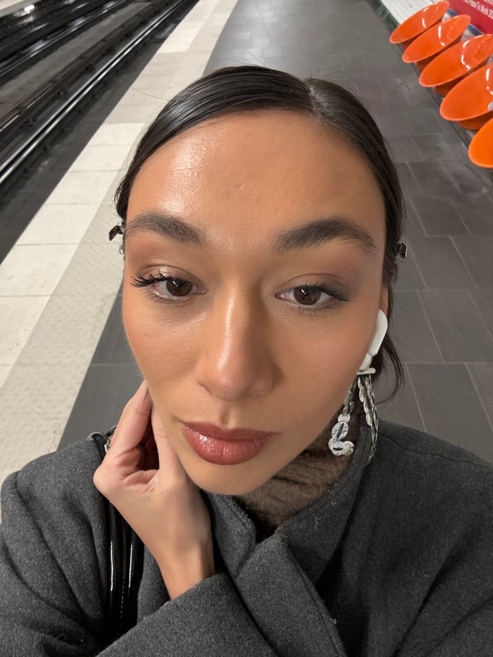 Woman photographed in close-up portraits in Paris