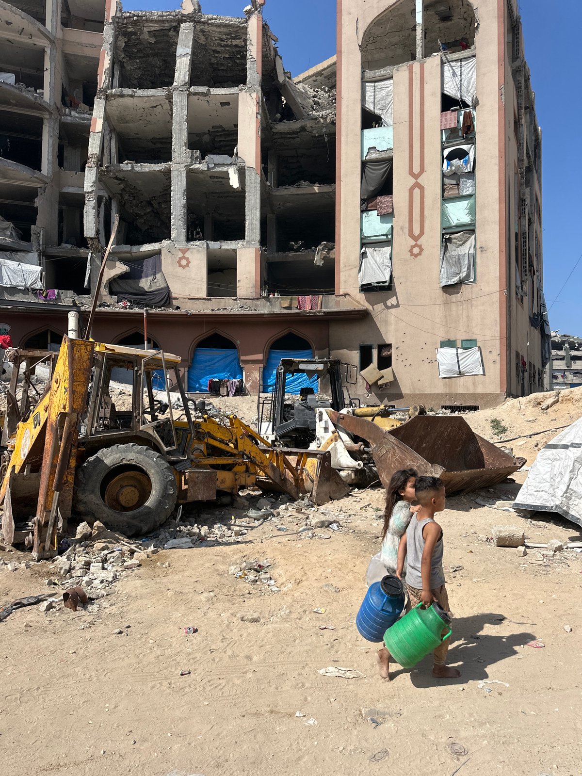 Gaza residents queue for water amid damaged infrastructure